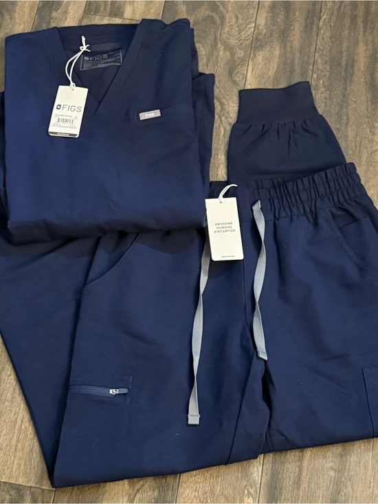 Figs Other - FIGS set women  Navy FIGS Zamora joggers & FIGS Catarina scrub top